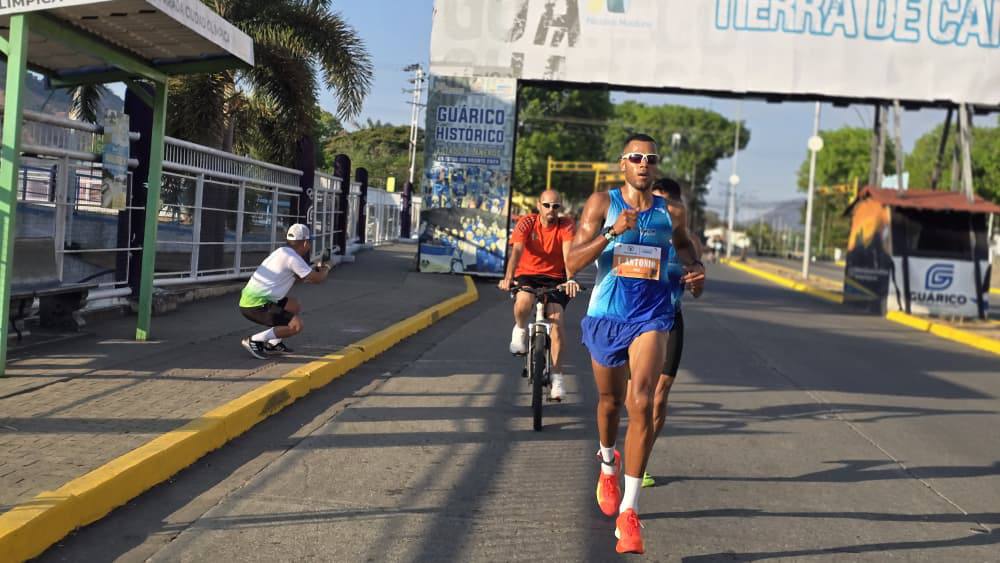 Atleta en plena ruta