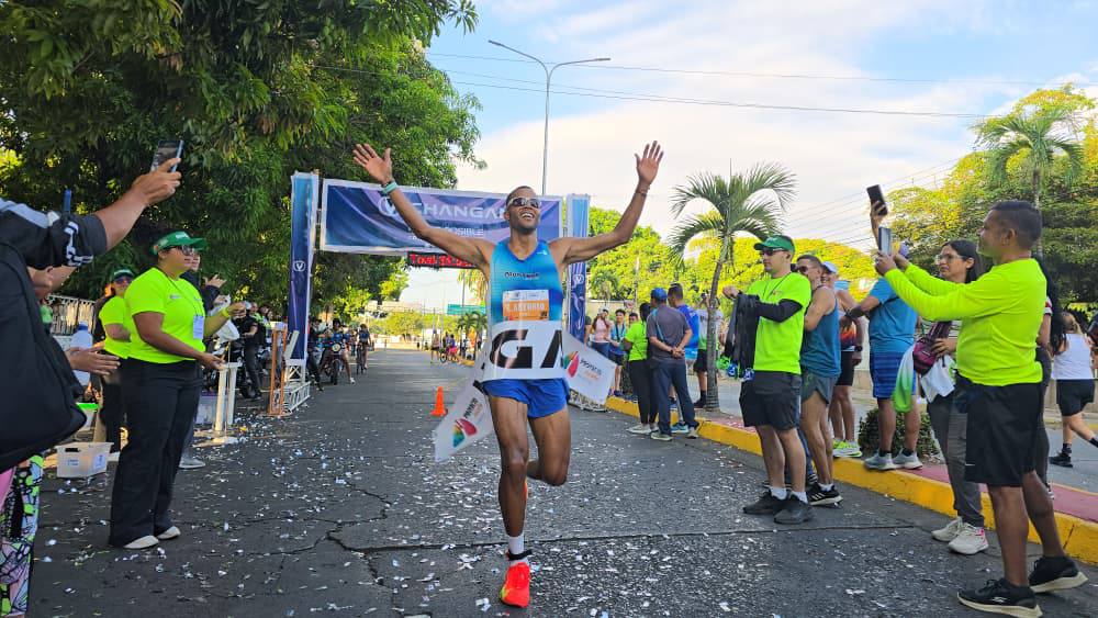 Llegada primer lugar masculino